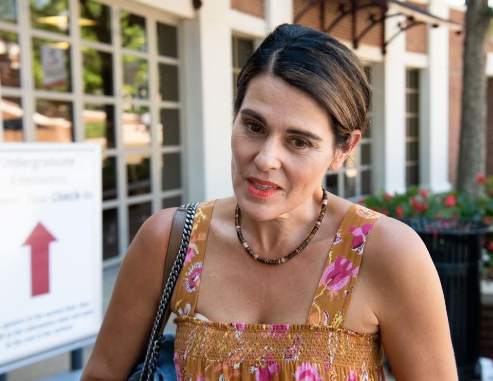 June 23, 2022; Tuscaloosa, AL, USA; Cynthia Burns reacts to the Supreme Court’s decision to overturn Roe v Wade outside the Student Center at the University of Alabama. Gary Cosby Jr.-The Tuscaloosa News