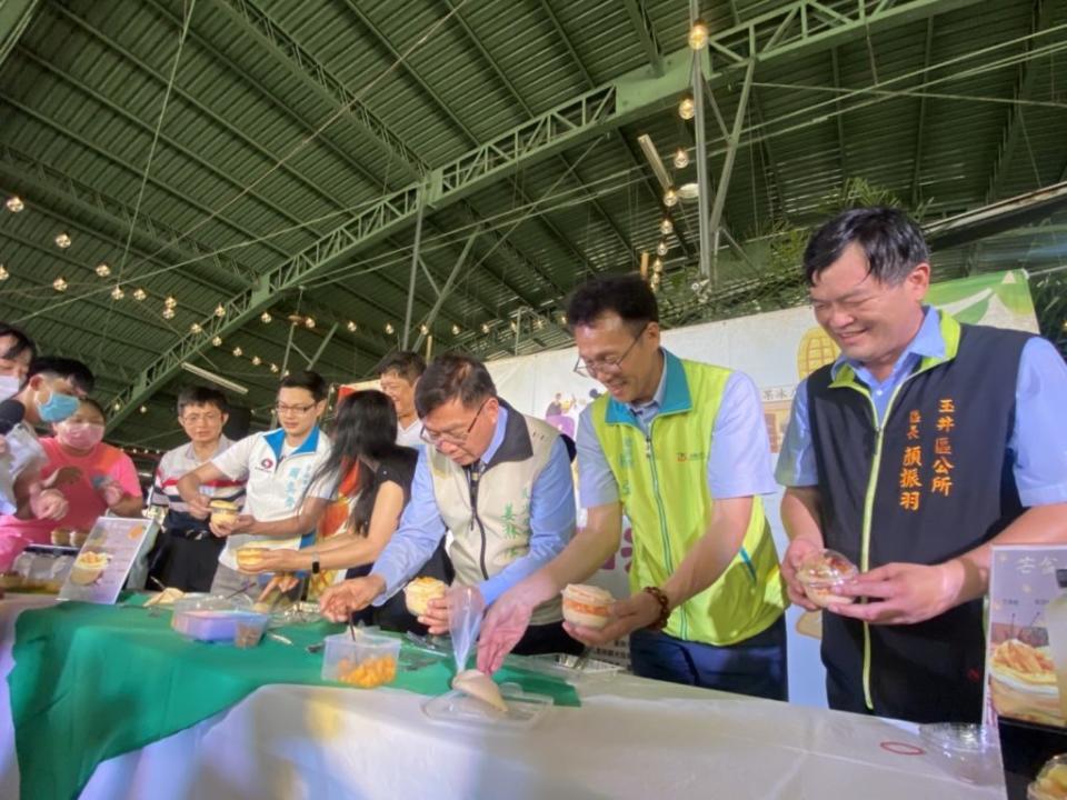 玉井以芒果甜點派對揭開今夏芒果節序幕。（記者張淑娟攝）