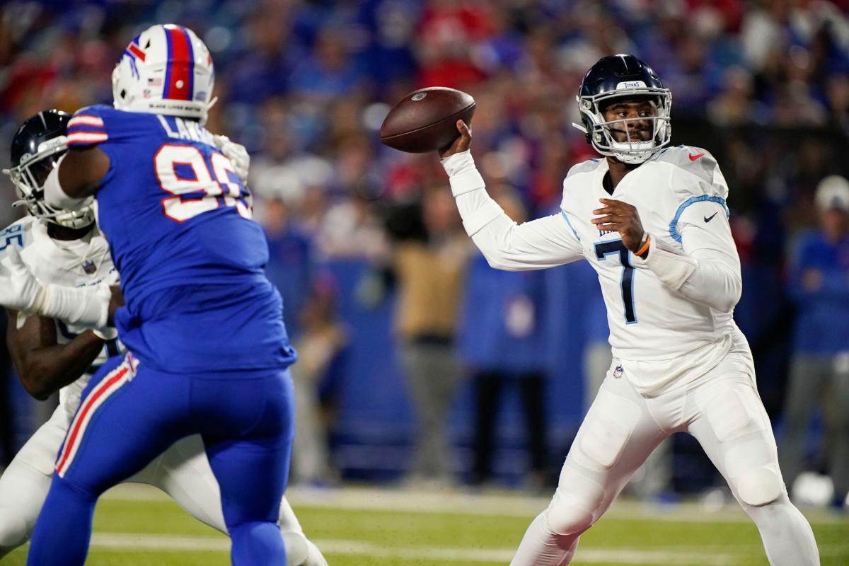 Titans QB Ryan Tannehill replaced by Malik Willis after pick-six vs. Bills