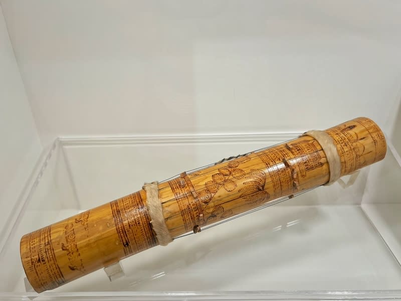 馬達加斯加樂器瓦里哈琴新北展出 古代南島樂器在新北市立十三行博物館展出，民眾可 參觀遠從馬達加斯加來的神聖樂器瓦里哈琴 （Valiha）。 （十三行博物館提供） 中央社記者楊侃儒傳真  113年2月27日 