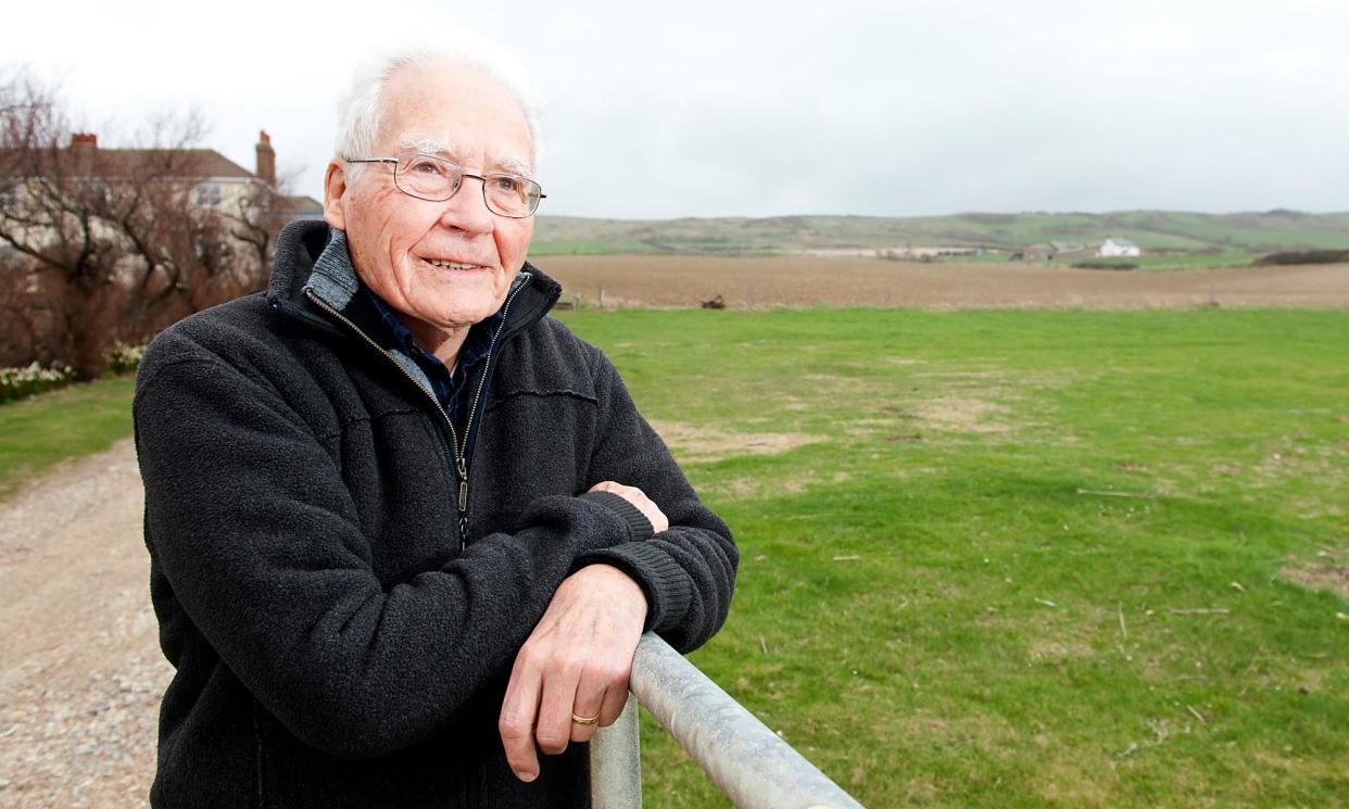 <span>James Lovelock at his home in Abbotsbury, Dorset.</span><span>Photograph: Laura Jones/BNPS/BNPS/BNPS.co.uk</span>