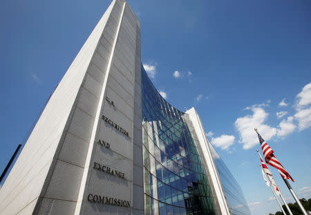 FOTO DE ARCHIVO: La sede la Comisión Nacional de Valores de Estados Unidos es vista en Washington, EEUU, el 6 de julio de 2009. REUTERS/Jim Bourg/File Photo