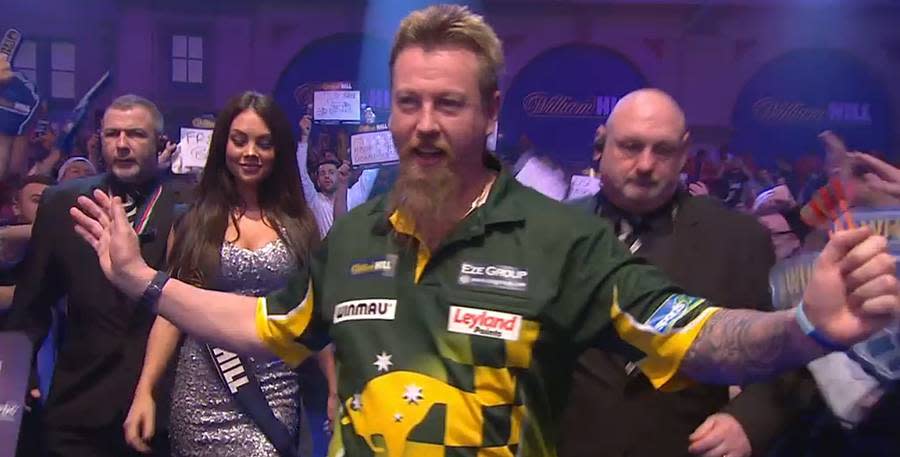 Tag 3: Beim Walk-On ist Simon Whitlock noch bester Laune