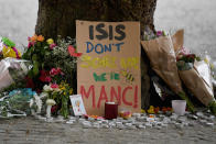 <p>Members of the public pause to look at floral tributes and messages as the working day begins on May 24, 2017 in Manchester, England. (Jeff J Mitchell/Getty Images) </p>