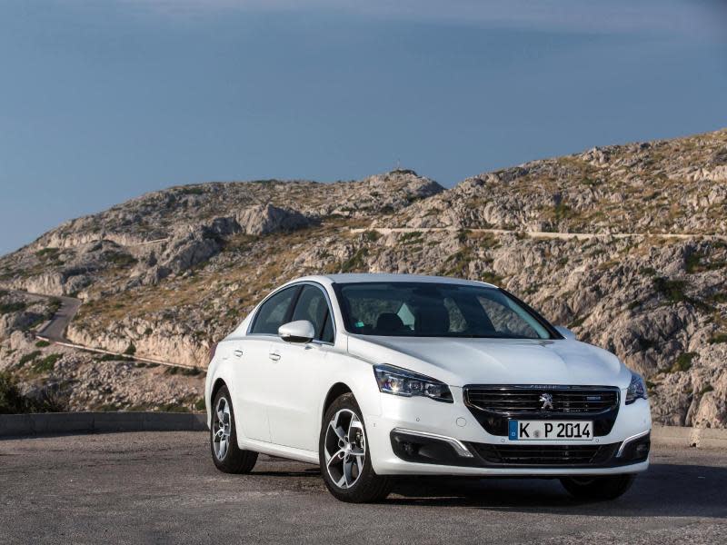 Mit der Ausstattungslinie Allure senkt Peugeot den Normverbrauch bei der Limousine 508 um 0,2 Liter. Foto: Peugeot