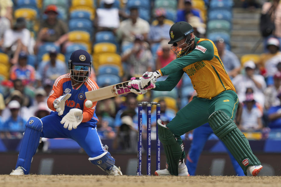 South Africa's Heinrich Klaasen plays a shot during the ICC Men's T20 World Cup final cricket match between India and South Africa at Kensington Oval in Bridgetown, Barbados, Saturday, June 29, 2024. (AP Photo/Ramon Espinosa)