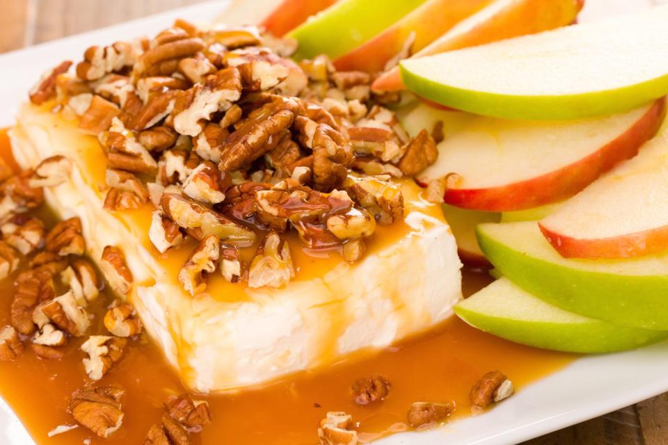 Caramel-Apple Cheesecake Dip