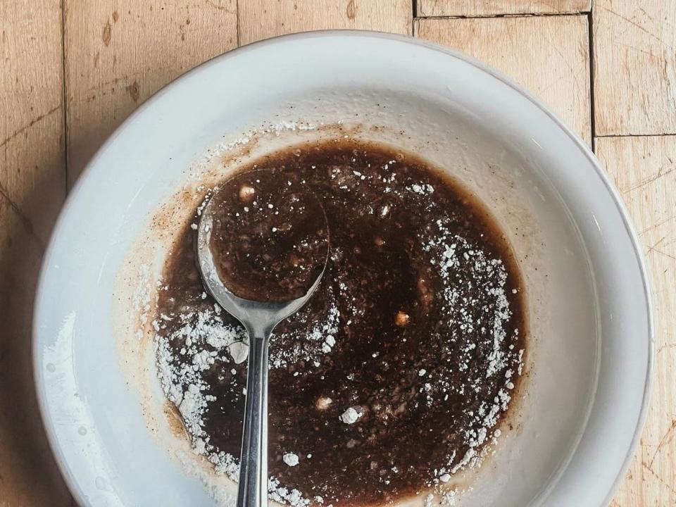 brown-sugar and cinnamon mixtures in a bowl on a wooden surface