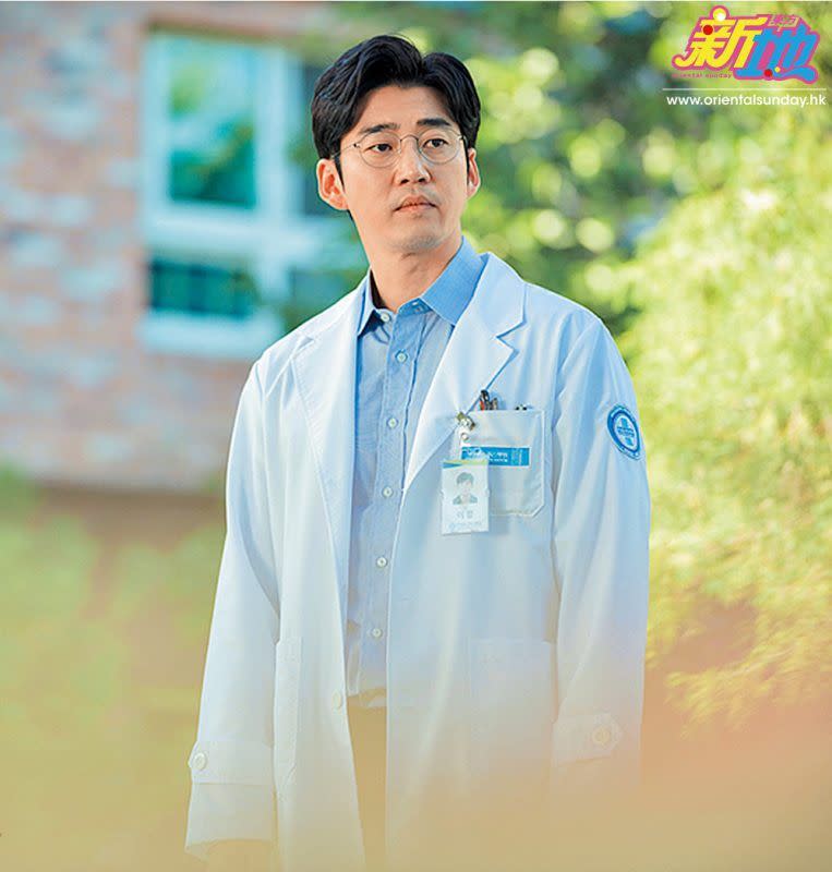 男主角尹啟相亦已有三年未拍劇，他在劇中飾演一名性格外冷內熱的腦神經外科醫生。