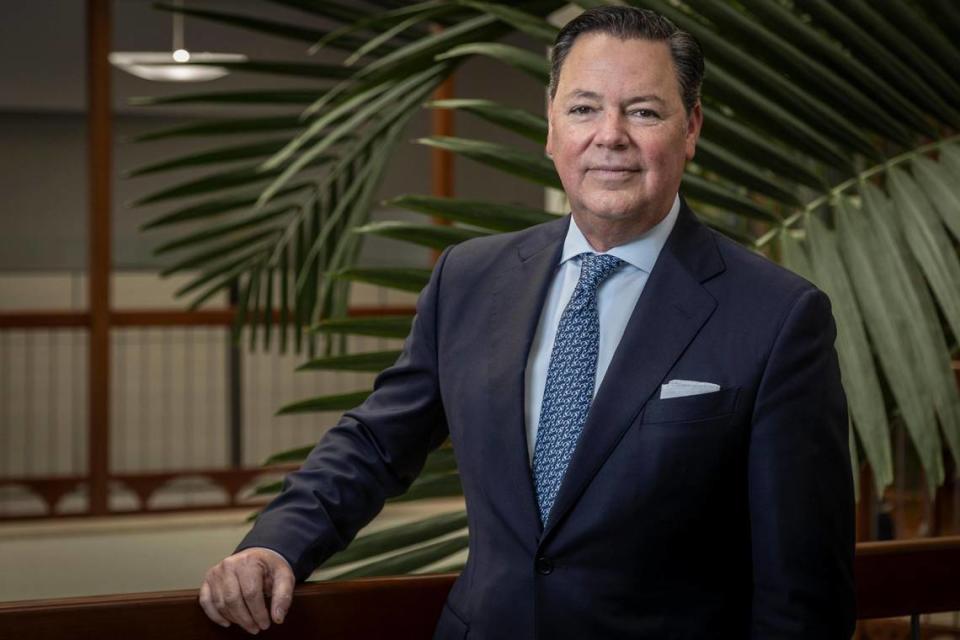 Ramón Rodríguez, presidente de Apollo Bank en Miami, da crédito a sus padres cubanos por el enseñarle el valor del trabajo y la educación. Bajo su liderazgo el Apollo Bank creció a tener $1,000 millones en activos en el 2021.