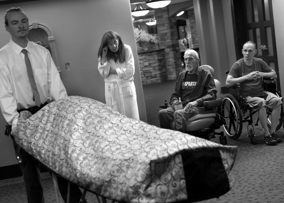 INN Between residents watch as Wiscombe Memorial’s removal technician Bryce Beesley removes Paul Youngblood from the inn on Friday, Aug. 11, 2023. Youngblood had been a resident at the Inn since April. | Laura Seitz, Deseret News