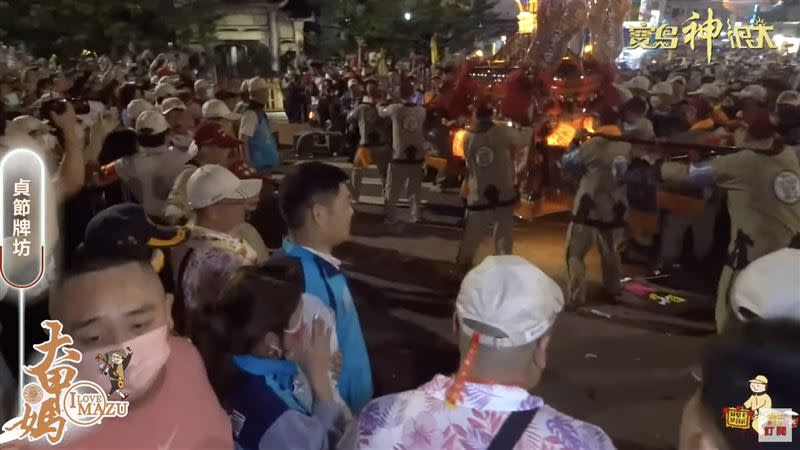 大甲媽每年遶境時都會在林氏貞節牌坊前行轎。（圖／寶島神很大）