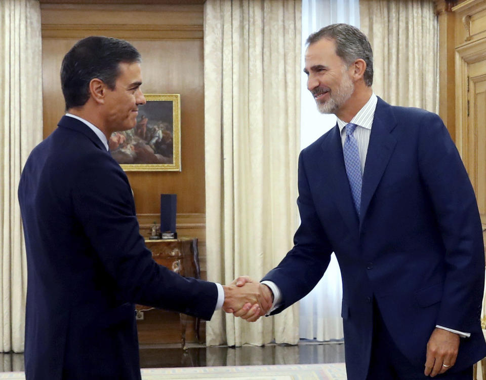 Spain's caretaker Prime Minister Pedro Sanchez, left, shakes hands with Spain's King Felipe VI before a meting at the Zarzuela Palace on the outskirts of Madrid, Spain, Tuesday Sept. 17, 2019. Spain's King Felipe VI is wrapping up two days of talks with political party leaders, hoping he can find a candidate that can win parliament's backing to form a government and avert a second national election this year. (Ballesteros/Pool photo via AP)