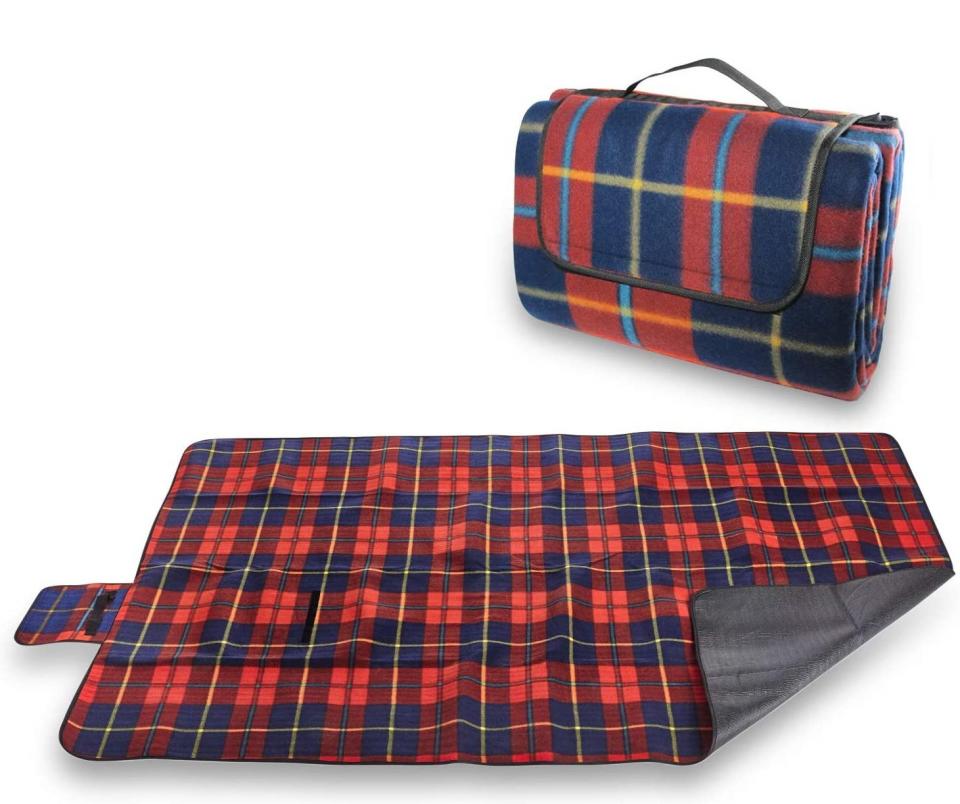 Pratico Outdoors Extra Large Picnic Blanket & Outdoor Beach Blanket