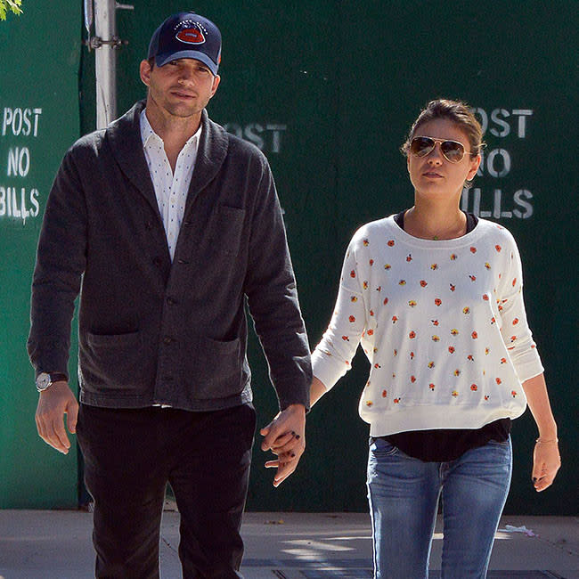 Ashton Kutcher y Mila Kunis credit:Bang Showbiz