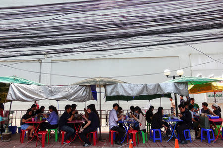 People eat their lunch at a street food shop in Bangkok, Thailand April 20, 2017. REUTERS/Athit Perawongmetha