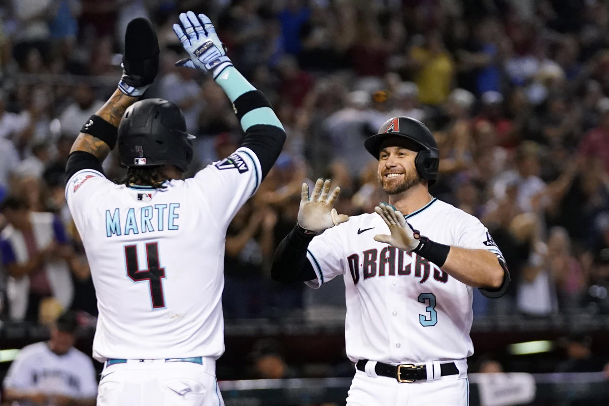 Diamondbacks withstand Realmuto hitting for the cycle to beat