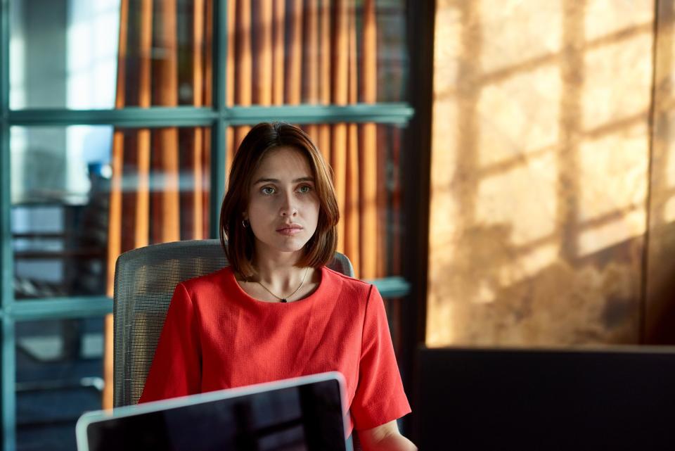 (Symbolbild) Ihr sorgt euch darüber, ob euch andere mögen? Dahinter könnte die sogenannte "Liking Gap" stecken. - Copyright: Getty Images/ 10'000 Hours