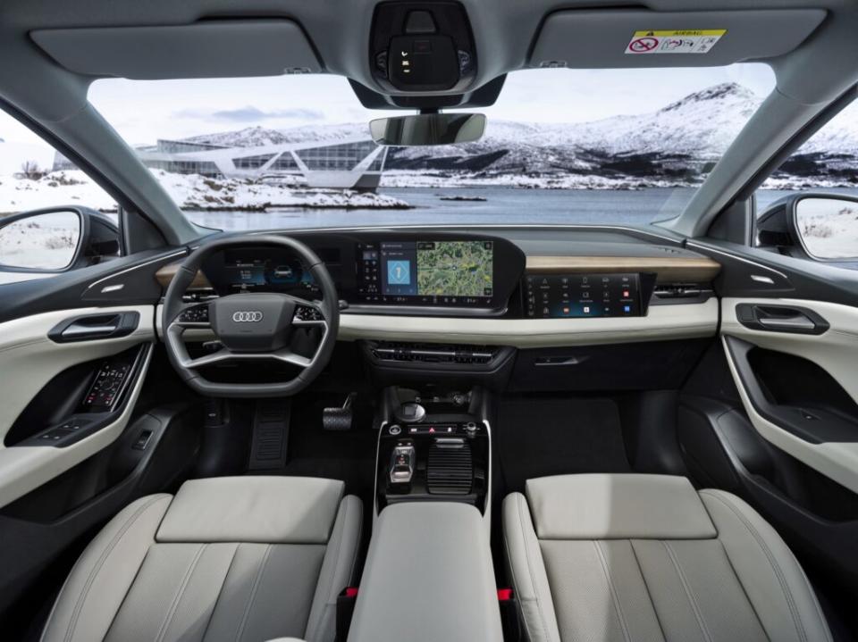 車內的鋪陳採用大量螢幕配置，這也是該品牌的最大特色。(圖片來源：Audi)