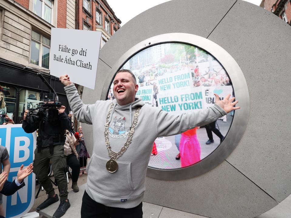 The Portal in Dublin is turned on May 8, 2024 by the Lord Mayor of Dublin Daithí de Róiste. People there see those in New York City where another new Portal had been installed and turned on.