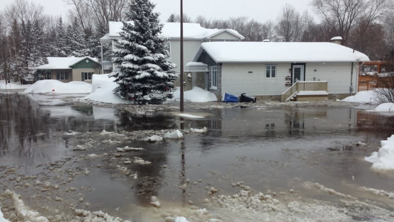 Heavy rainfall leads to flooding in parts of southern Quebec