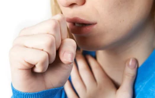 孩子出現陣發性連咳、咳嗽伴隨嘔吐等症狀。（示意圖／Pixabay）