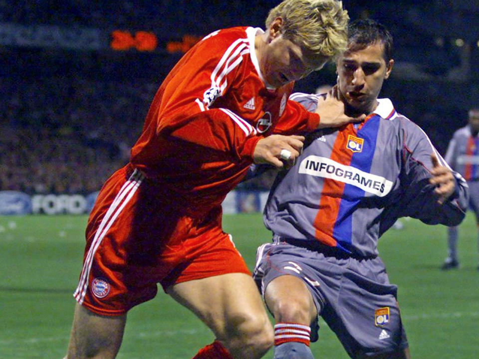 Was für ein Champions-League-Finale! Tore gab es 2001 nur in Form von Elfmetern. Stefan Effenberg schoss in der 51. Minute den Ausgleich für Bayern München, nachdem Valencia FC in der 3. Minute in Führung ging. Beim anschließenden Elfmeterschießen war es Thomas Linke, der Valencia ins Aus schoss. (Bild-Copyright: Gerard Malie/AFP)