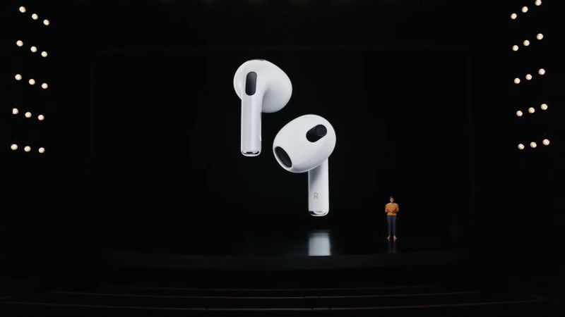 ▲AirPods 3終於亮相。（圖／翻攝蘋果直播畫面）