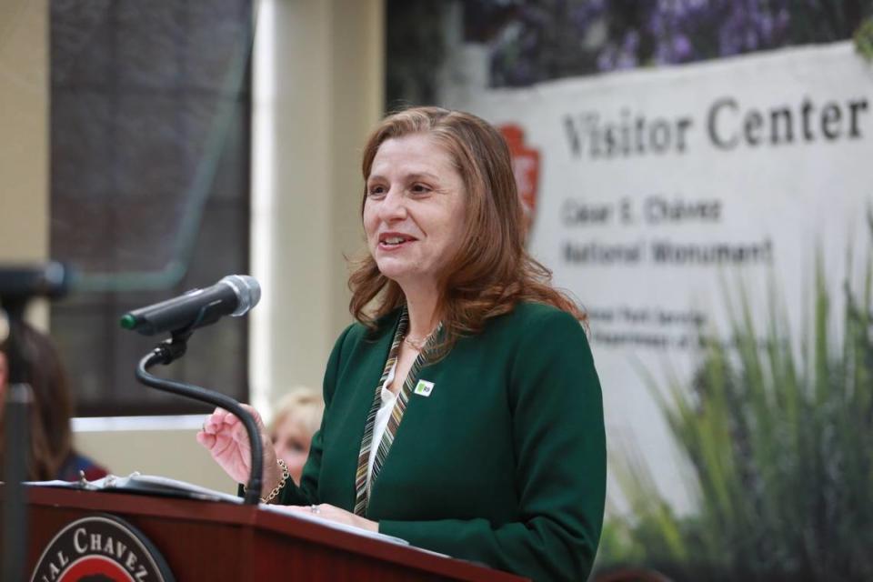 USCIS Director Ur M. Jaddou administered the Oath of Allegiance to the newest U.S. citizens. The ceremony was held in observance of César Chávez Day, a federal commemorative holiday first proclaimed by President Barack Obama in 2014, which honors the man who dedicated his life to the service and justice of essential American farmworkers.