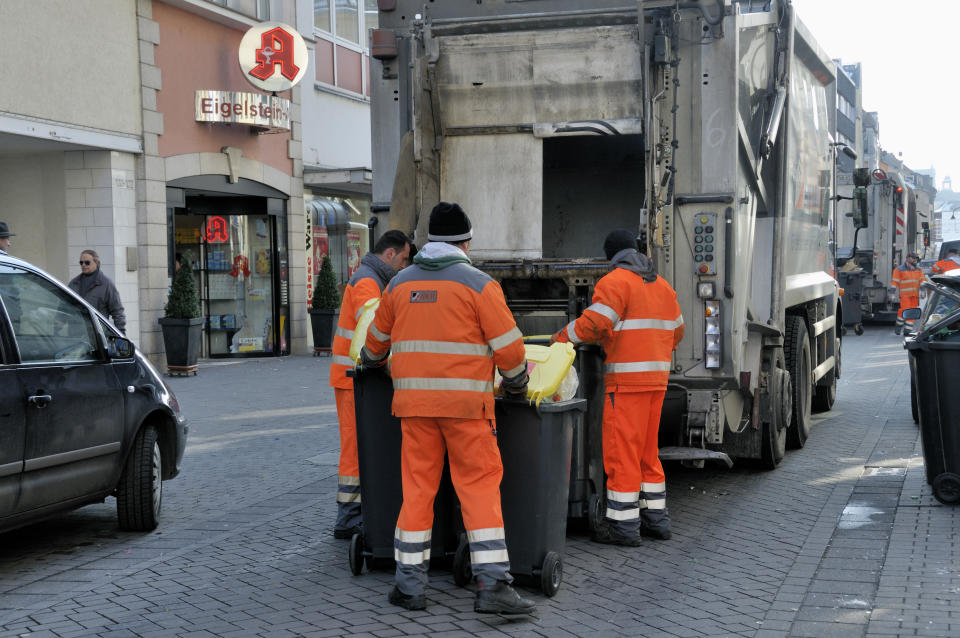 Der Job in der Abfallwirtschaft ist wahnsinnig anstrengend und beginnt dann, wenn alle anderen noch schlafen. (Bild: ddp)