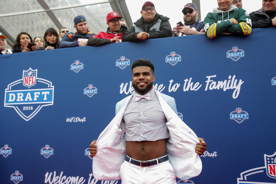 Ezekiel Elliott of Ohio State arrives to the 2016 NFL Draft on April 28, 2016 in Chicago, Illinois.