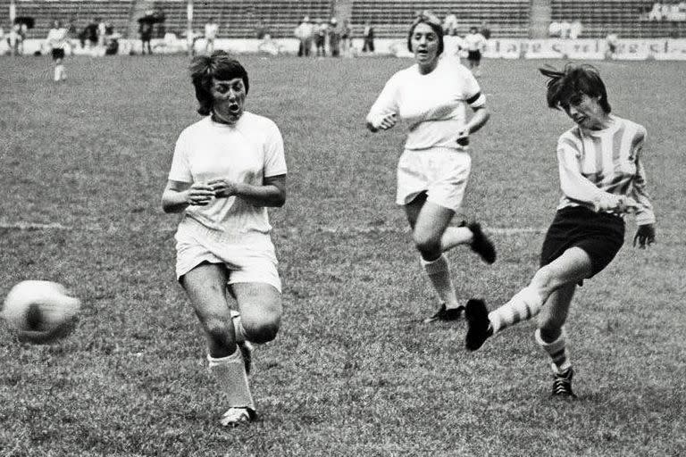 Una escena del inolvidable Argentina-Inglaterra en el Mundial Femenino México 1971