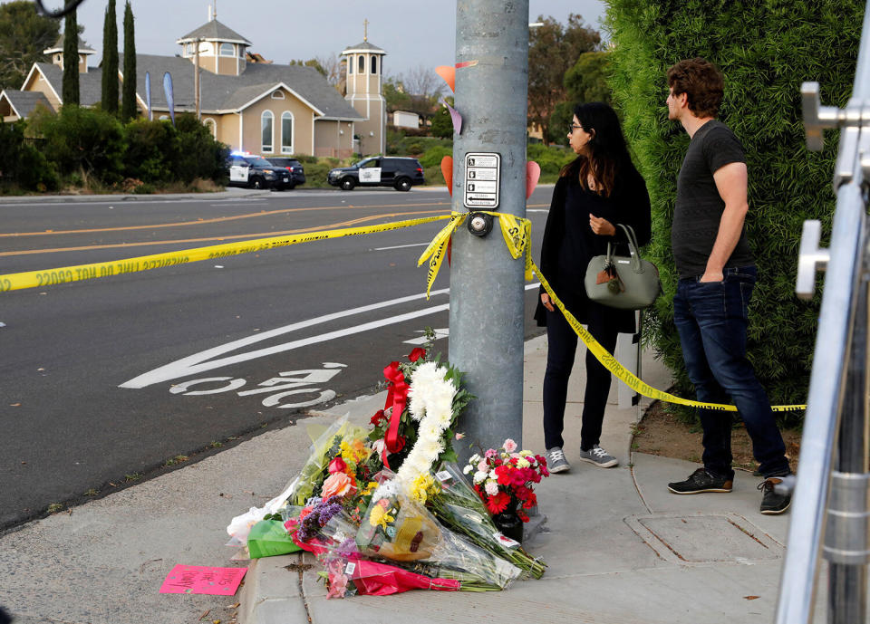 A makeshift memorial is placed by a light pole a block away from a shooting incident where one person was killed at the Congregation Chabad synagogue in Poway, north of San Diego, April 27, 2019. (Photo: John Gastaldo/Reuters)