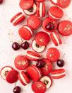 <p>Utilisez des cerises fraîches ou de la confiture de cerises pour garnir les macarons.</p><p>Découvrir la <a href="https://www.barleyandsage.com/cherry-cheesecake-macarons/" rel="nofollow noopener" target="_blank" data-ylk="slk:recette;elm:context_link;itc:0;sec:content-canvas" class="link ">recette</a></p><br>