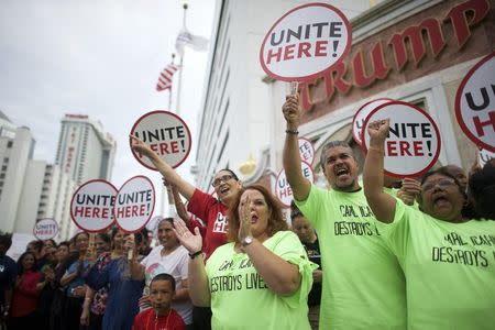 Some of estimated 2,000 union workers from the mid-Atlantic rally on the boardwalk in front of the Trump Taj Mahal Casino before a march in Atlantic City, New Jersey June 17, 2015. REUTERS/Mark Makela
