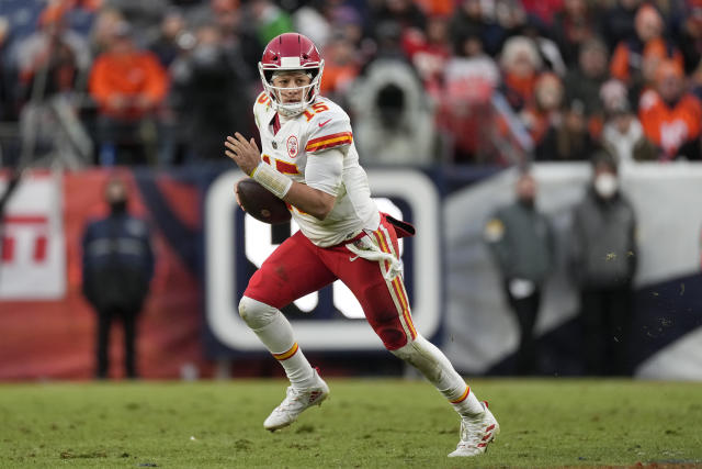 Chiefs sluggishly enter playoffs with Pittsburgh up first