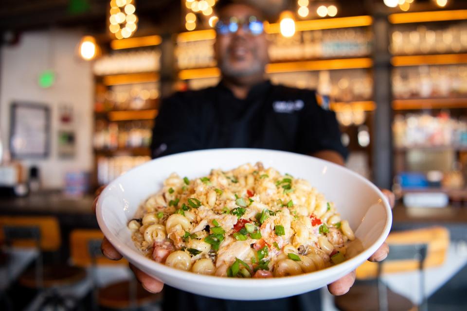 Balter Beerworks executive chef Hux Jones holds a plate of the restaurant's Chicken Bacon Mac & Cheese at the downtown Knoxville restaurant on Friday, Dec. 9, 2022. The dish is among the favorite meals Knox News ate in 2022.