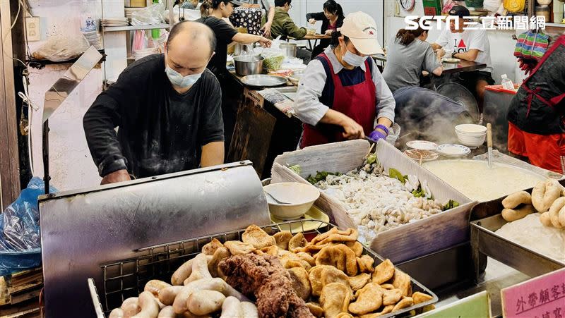 景美40多年老字號「炸三鮮/米粉湯」將於本月底熄燈。（圖／ISCHEN PHOTOGRAPHY 陳逸翔提供）