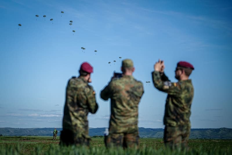 German Armed Forces (Bundeswehr) paratroopers from the Rapid Forces Division take up position after landing during the Swift Response airborne exercise at the 71st Airbase. NATO allies are practising rapid military response here with paratroopers from Germany and other NATO states, having taken off from Hungary and moving to Romania. Kay Nietfeld/dpa