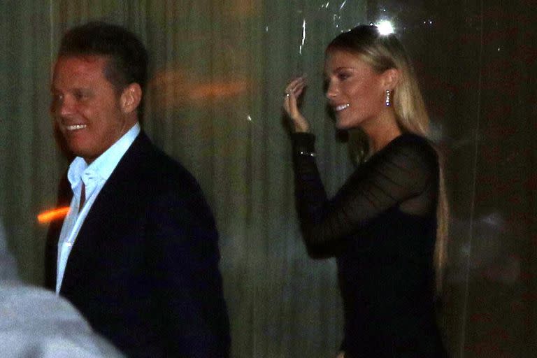 Luis Miguel y su novia, anoche en Buenos Aires