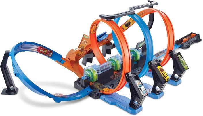 Get 30% off this Hot Wheels corkscrew crash track.