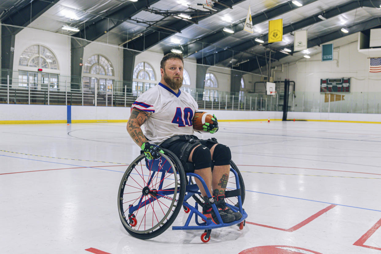 Colton Baker-Durst, un miembro del equipo de fútbol americano en silla de ruedas de los Bills de Búfalo, en Búfalo, Nueva York, el 4 de agosto de 2023. (Jalen Wright/The New York Times)
