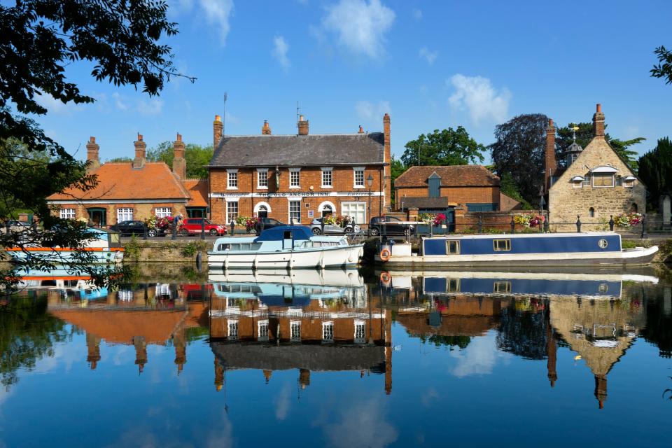 A row of houseboats at St Helens Wharf, Abingdon.