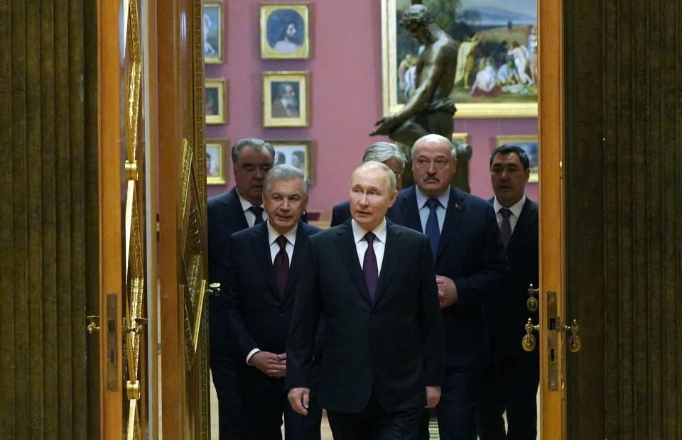 普丁（中）與獨立國家國協領袖在俄羅斯舉行會談。（AFP）