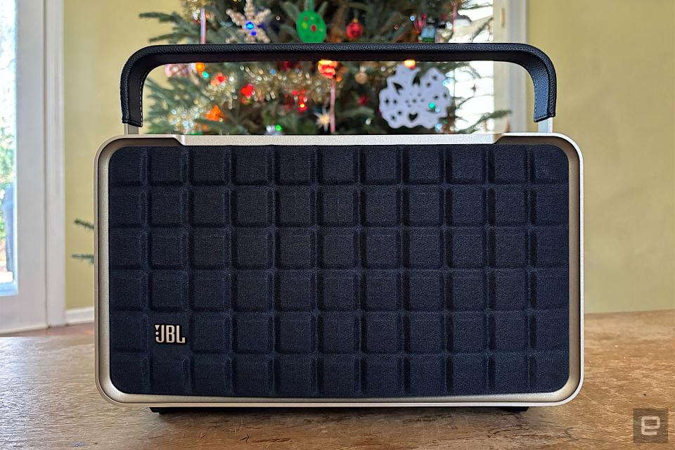 JBL Authentics 300