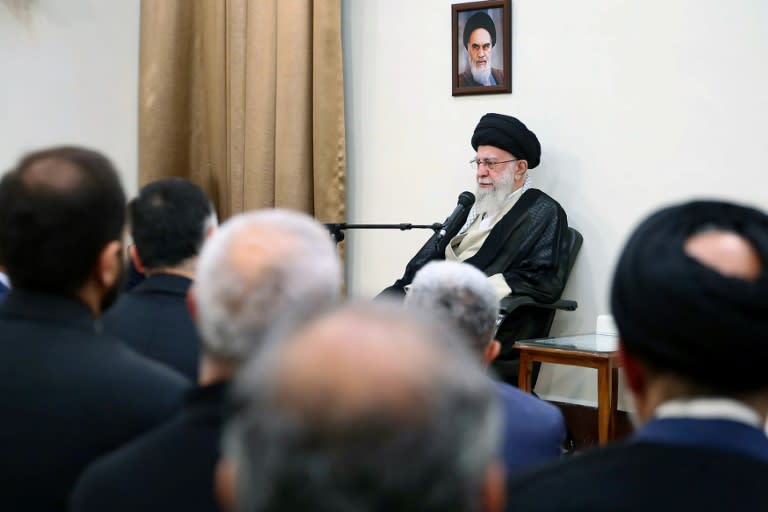 El guía supremo de Irán, el ayatolá Ali Jamenei, en una reunión en Teherán el 3 de julio de 2024 (-)