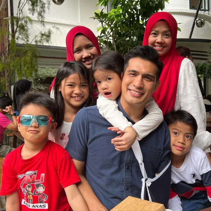 The actor has four children with his two wives