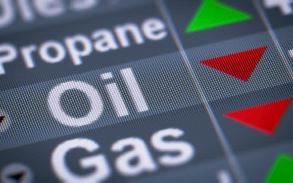 A screen showing the word oil next to a red down arrow.