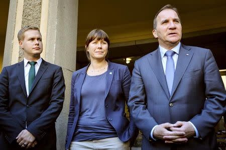 Green Party spokespersons Gustav Fridolin (L), Asa Romson (C) and leader of Sweden's Social Democrats Stefan Lofven pose in Stockholm September 15, 2014. REUTERS/Henrik Montgomery/TT News Agency