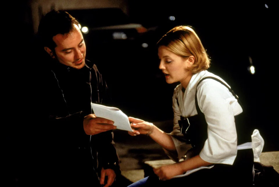 THE WEDDING SINGER, director Frank Coraci, Drew Barrymore on set, 1998, (c) New Line/courtesy Everett Collection